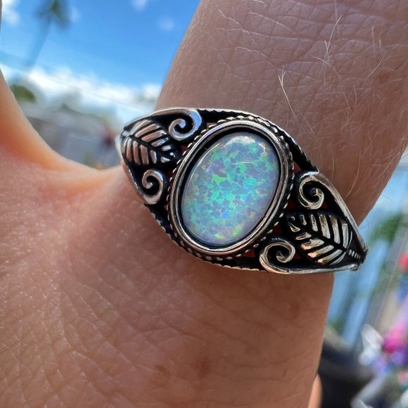 Solid Sterling opal leaf ring - Picture 8 of 9